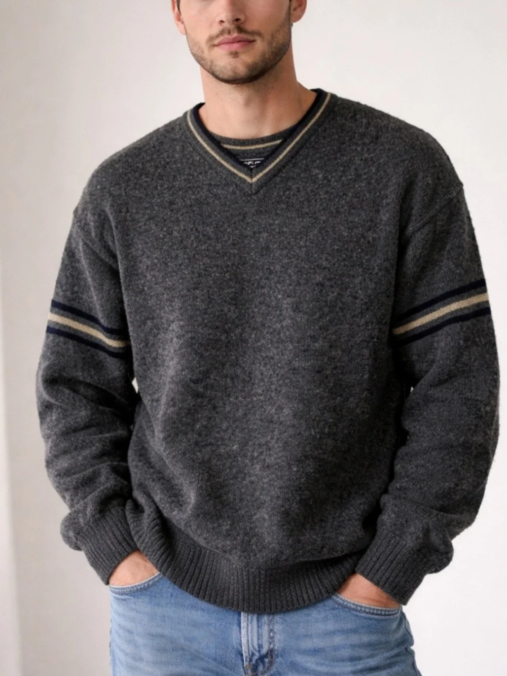 Abercrombie & Fitch y2k Men's Dark Charcoal V Neck Sweater Large 54349
